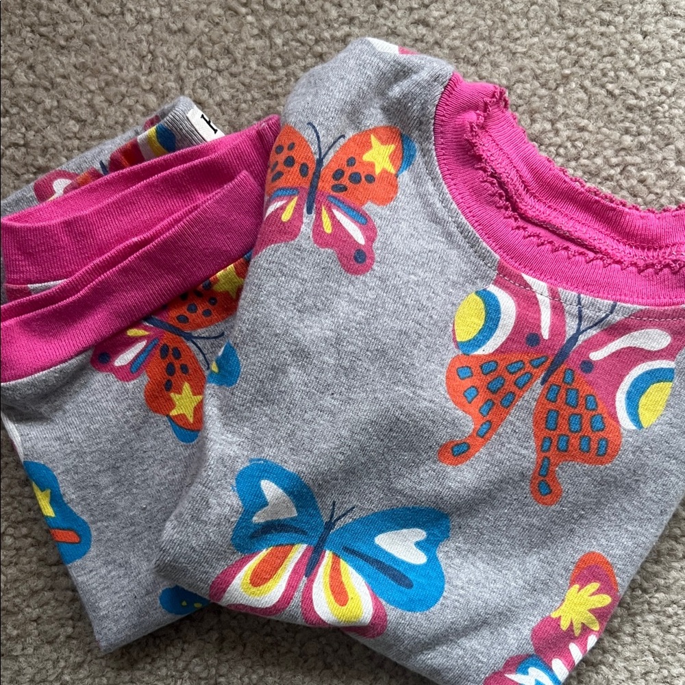 Hatley Gray and Pink Butterfly Kids Pajama Set (short sleeve w/shorts) NWOT.
